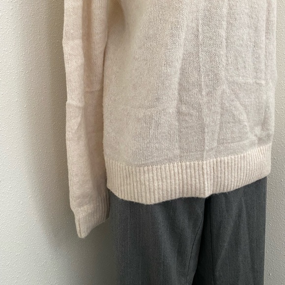 H&M Tan V-neck Sweater - Picture 6 of 13